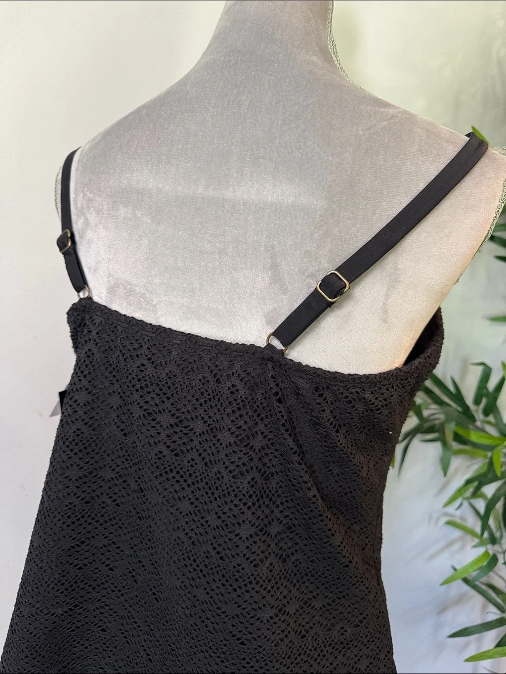 Island Escape Black Crochet Halter Camisole Tankini swim Top NWT 16